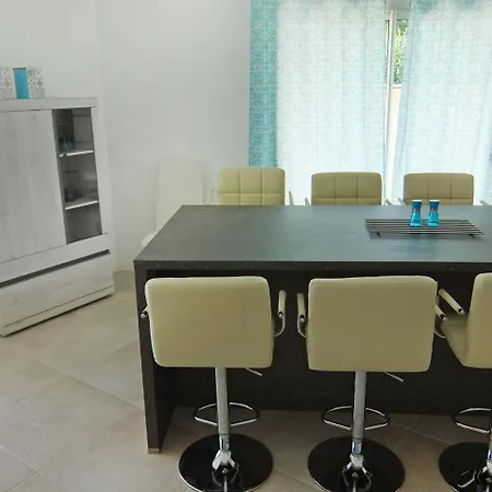Villa La Roseliere فيلة آجد